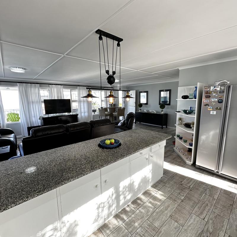 5 Bedroom Property for Sale in Reebok Western Cape